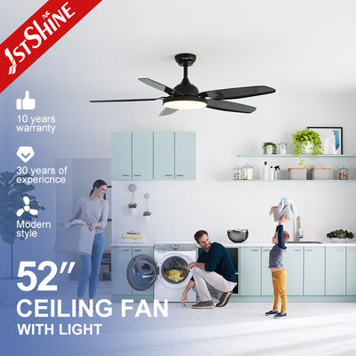 شراء شفرات ABS سوداء 52 بوصة 6 سرعات التحكم عن بعد مصباح مروحة السقف LED مع محرك النحاس تصنيع عبر الإنترنت